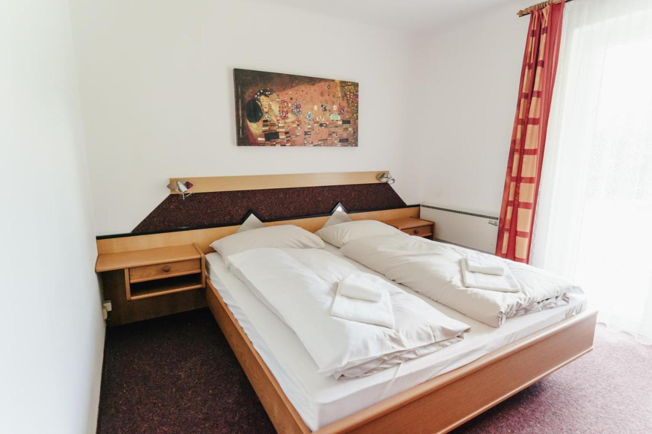 Gaestehaus Frank Hotel Velden am Woerthersee Exterior photo